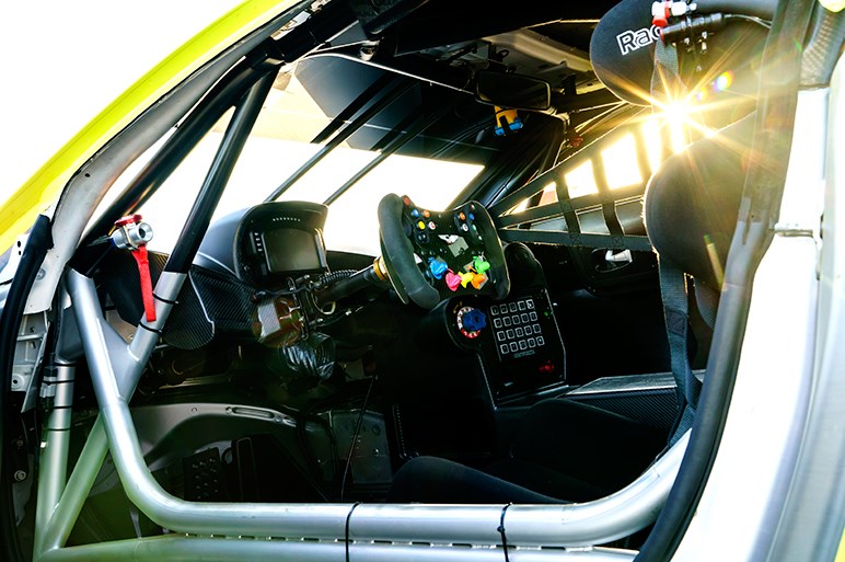 アストンマーティン、新型ヴァンテージベースのレースカー「ヴァンテージGTE」を披露