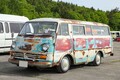 日産ではなくプリンスの「ホーミー」マイクロバスを「リポD」2箱で入手!? 畑の中で朽ち果てた廃車スタイルに注目