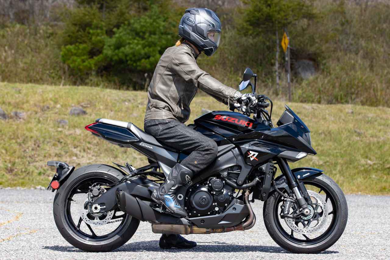 大型バイクなのに カタナって意外とフットワークが軽い 新米編集部員の新型katana体験レポート 2 街乗り編 Webオートバイ 自動車情報サイト 新車 中古車 Carview