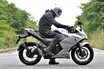 スズキの250ccバイク『GSX250R』はフルカウルなのにネイキッドみたいに運転しやすい！【SUZUKI GSX250R 試乗インプレ／レビュー 中編】