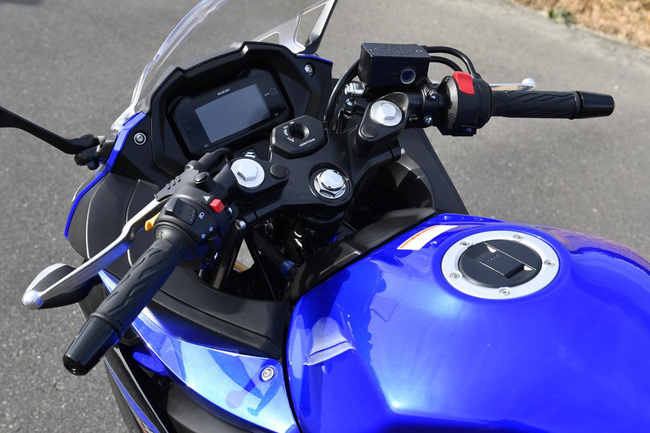 スズキの250ccバイク Gsx250r はフルカウルなのにネイキッドみたいに運転しやすい Suzuki Gsx250r 試乗インプレ レビュー 中編 Webオートバイ 自動車情報サイト 新車 中古車 Carview