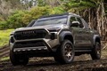鬼カッコいい！ 新型タコマの2.4Lターボハイブリッドは新型プラドにも!? 日本導入は？