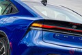 約410万円！ トヨタ新「プリウス」発表！ サメ顔×美麗ボディが超カッコイイ！ 全車AWD＆高度な“先進安全機能”設定の新モデル米国に登場