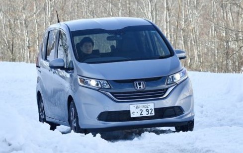 初心者必見 雪道は四駆じゃなくても大丈夫 Ffならではの走らせ方とは ベストカーweb 自動車情報サイト 新車 中古車 Carview