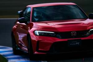 話題の「プレリュード」と並ぶホンダの“もうひとつのピュアスポーツ”「シビック タイプR」受注再開！“330馬力のターボエンジン”をMTで操れる刺激的1台