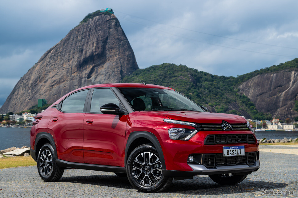 シトロエンの小型SUVクーペ『バザルト』、内装の質感向上やデジタル機能充実…2026年型をブラジル発表