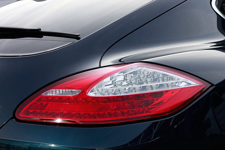 パナメーラに早くも試乗　清水和夫が助手席レポ