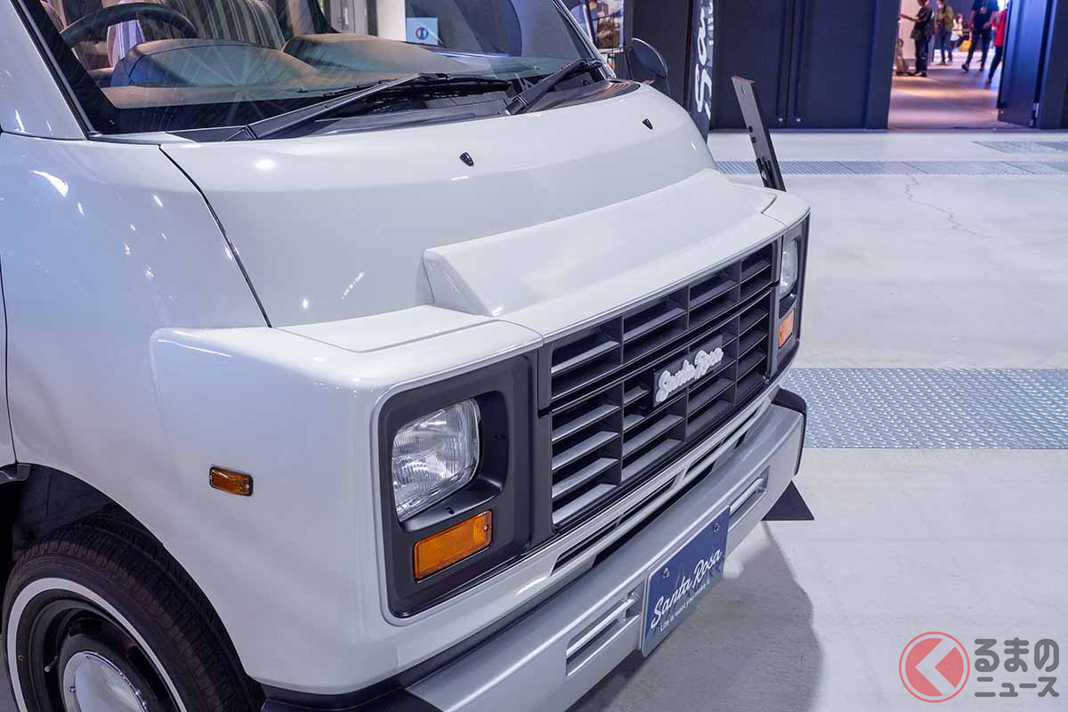 走るリビング!? トヨタ「タウンエース」に“くつろぎ仕様”登場！ レトロカスタムFillmoreとは（くるまのニュース） 自動車情報