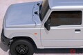 スズキ新「“本格四駆”SUV」まもなく発売！ 最上級より「24万円オトク」な“200万円以下”のシンプル仕様！ 軽ボディ×“5速MT”モデルありで運転楽しそう！ 安全性能が進化した「ジムニー」最安モデルとは？