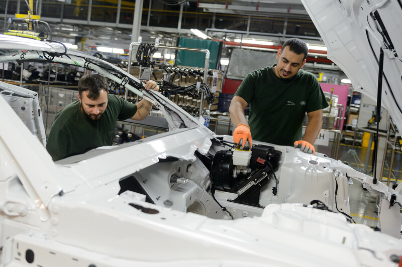 ジャガー・ランドローバーがキャッスル・ブロムウィッチの工場でEVの製造をスタート