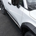 『ランクル250』の乗り降りをラクラク快適に、穴あけ不要の専用「電動サイドステップ」発売