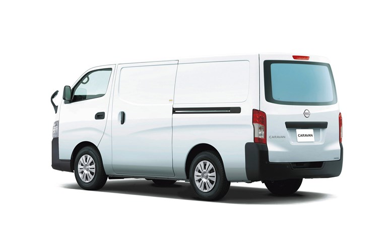 日産「キャラバン」が一部改良でガソリンモデルにACCを採用。新型アウトドア仕様やプレミアム仕様も追加…価格は270万8200円から