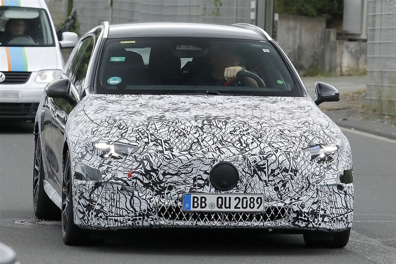 AMGの次世代CLAワゴンEVがついに姿を現す。アクティブウイングや最新装備も判明