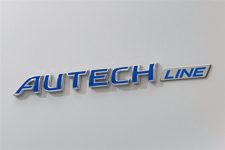 日産「キャラバン」が一部改良でガソリンモデルにACCを採用。新型アウトドア仕様やプレミアム仕様も追加…価格は270万8200円から