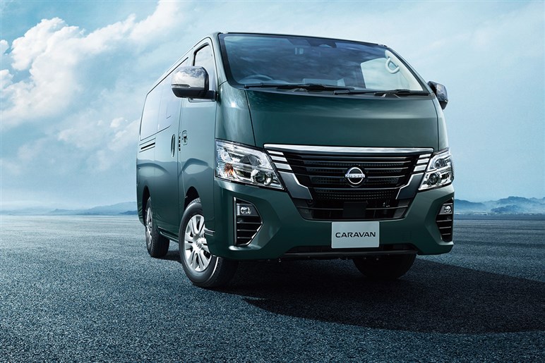 日産「キャラバン」が一部改良でガソリンモデルにACCを採用。新型アウトドア仕様やプレミアム仕様も追加…価格は270万8200円から