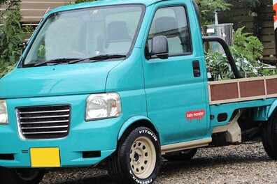 なぜホンダ「アクティ」に大量のハーブが…!? ペパーミントカラーの軽トラはアロマ専門店の看板車、抽出作業を披露いたします