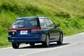 旧スバル レガシィに試乗。懐かしい排気音と今乗ると感じるユルさ