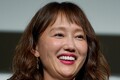 女優「工藤夕貴」が愛車の「国産ミニバン」を“豪華ウッド仕様”に！ 「涙が出ました」「素敵な旅を」の声も！ 母のために作った「トヨタ車」とは