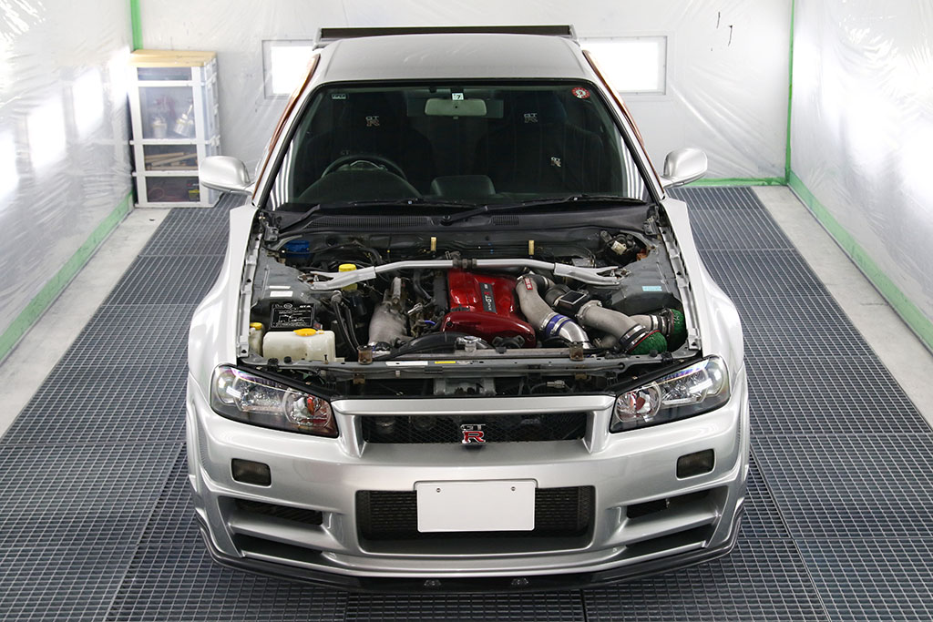 R34の4ドアgt Rを量産するショップがある 拘りすぎのコンプリート仕様に迫る Web Option 自動車情報サイト 新車 中古車 Carview