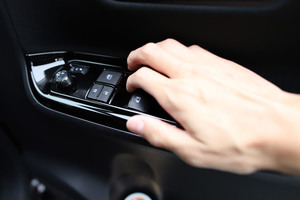 ドアロックがあおり運転や不審者から身を守る！ 時代とともに変化したロック機能への意識