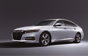 ワイド＆ローなスタイルは日本で受け入れられるか？ ホンダの10代目「アコード」が日本デビュー