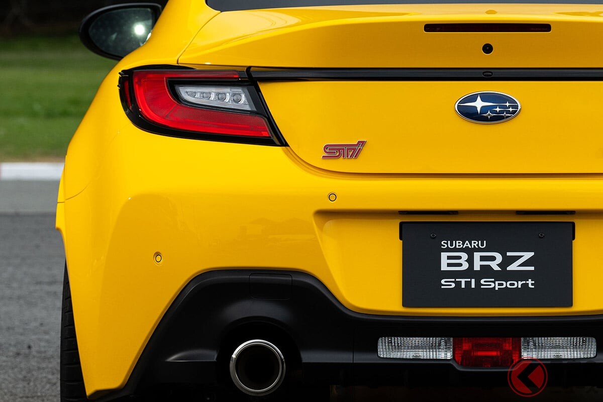 スバル「“新”4人乗りスポーツカー」登場！ 初代をオマージュした「斬新カラー」＆特別インテリアがカッコいい！ 走りも強化した限定車「BRZ イエローエディション」申し込みの締め切り迫る！