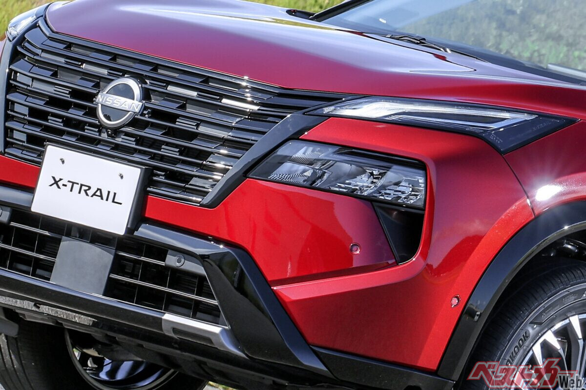 マイナーチェンジされたエクストレイルはハリアーと張り合えるか!?　勝負の鍵はエントリーグレード!!