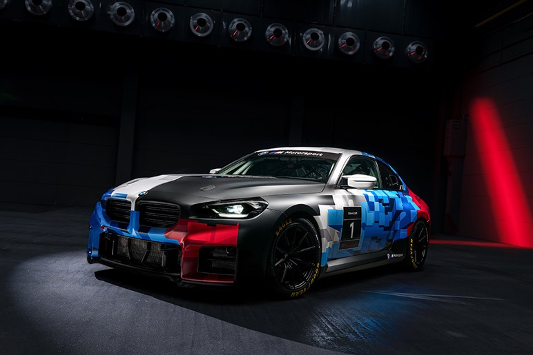 【サーキット専用】BMW「M2レーシング」を国内導入。313psの2.0Lターボ＆FIA準拠シャシー採用…価格は2100万円