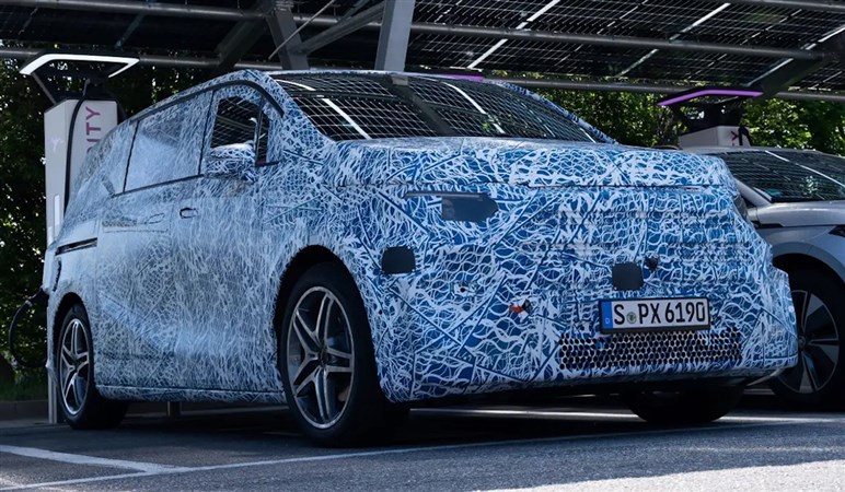 【Vの上位互換】メルセデスが新型「VLE」「VLS」で高級ミニバンの基準を変える？ 1000kmテストで見せたその実力は