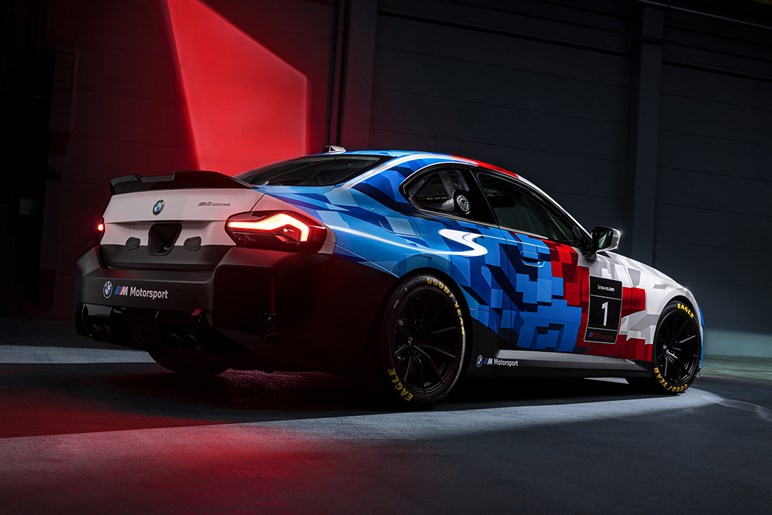 【サーキット専用】BMW「M2レーシング」を国内導入。313psの2.0Lターボ＆FIA準拠シャシー採用…価格は2100万円