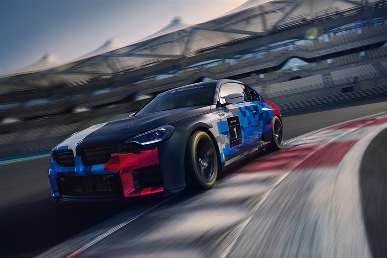 【サーキット専用】BMW「M2レーシング」を国内導入。313psの2.0Lターボ＆FIA準拠シャシー採用…価格は2100万円