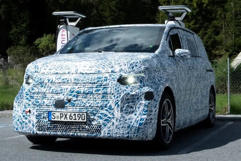 【Vの上位互換】メルセデスが新型「VLE」「VLS」で高級ミニバンの基準を変える？ 1000kmテストで見せたその実力は