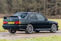 BMW E30型「M3」が約4420万円で落札！レースカー以上のパフォーマンスとカーボンボディを採用