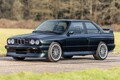 BMW E30型「M3」が約4420万円で落札！レースカー以上のパフォーマンスとカーボンボディを採用