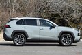 強敵トヨタ「RAV4」の登場でホンダ「CR-V」は苦戦!? 宿命のライバル対決の軍配はどちらに