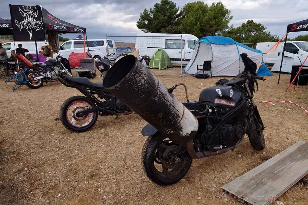 うるさくて大迷惑だけど捕まえられないの!? 路上で無意味にバイクを吹かす人たち