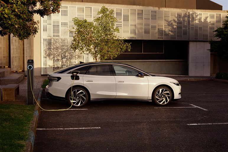 最高傑作のEV。「ID.7」は900超えだが久しぶりにVWらしい良さがあふれている！