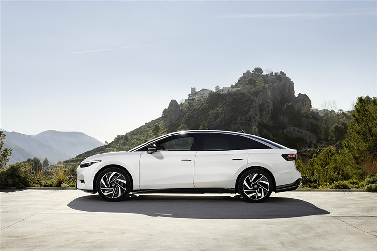 最高傑作のEV。「ID.7」は900超えだが久しぶりにVWらしい良さがあふれている！