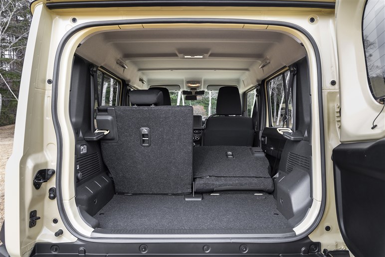 【ついに5ドア発表】「ジムニー ノマド」はAT車が275。もう“予約可能”で納期はどうなる？