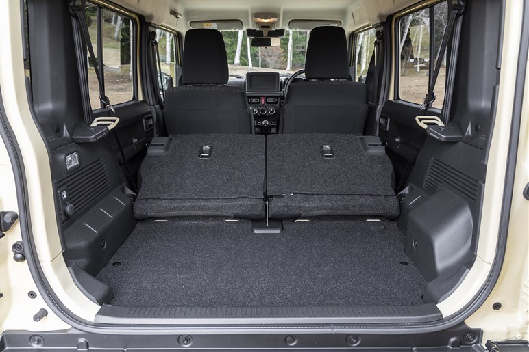 【ついに5ドア発表】「ジムニー ノマド」はAT車が275。もう“予約可能”で納期はどうなる？