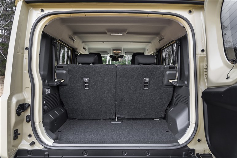 【ついに5ドア発表】「ジムニー ノマド」はAT車が275。もう“予約可能”で納期はどうなる？