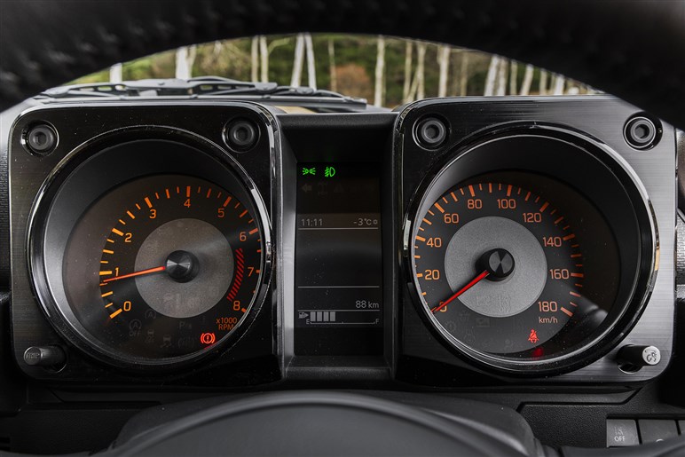 【ついに5ドア発表】「ジムニー ノマド」はAT車が275。もう“予約可能”で納期はどうなる？