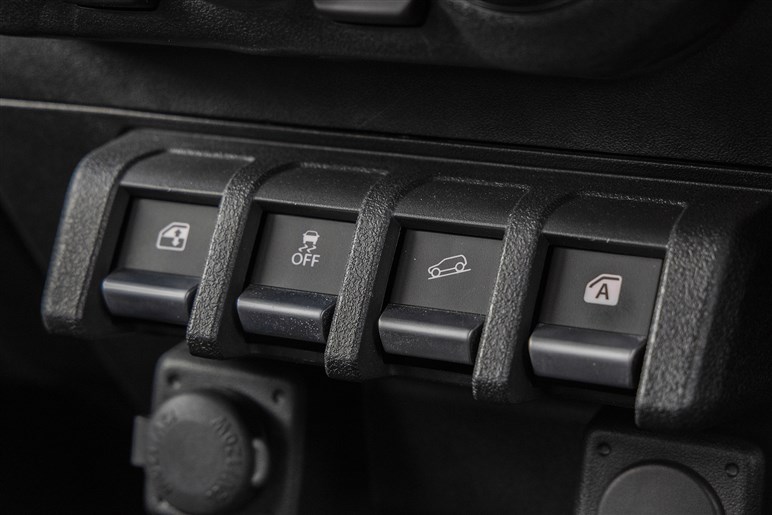 【ついに5ドア発表】「ジムニー ノマド」はAT車が275。もう“予約可能”で納期はどうなる？
