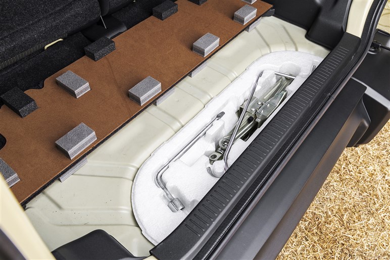 【ついに5ドア発表】「ジムニー ノマド」はAT車が275。もう“予約可能”で納期はどうなる？