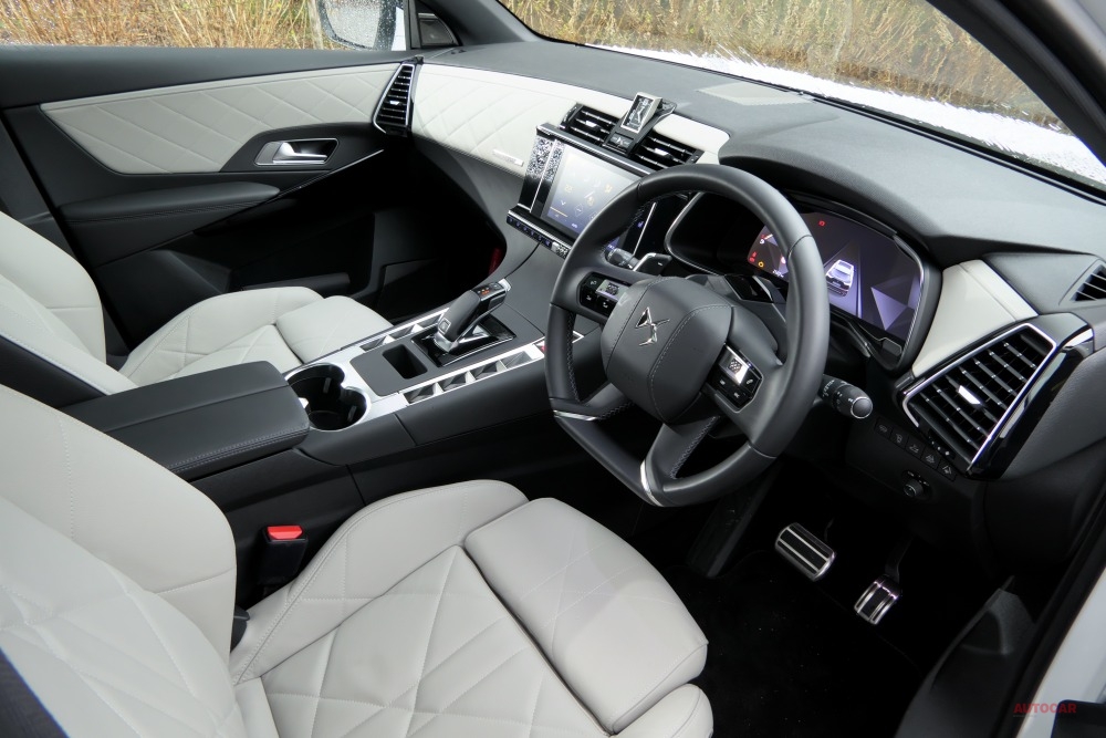 上品なsuv 内装はなぜ白 ボルボxc90のマイチェン版と Ds 7クロスバックの追加モデルで判明 Autocar Japan 自動車情報サイト 新車 中古車 Carview