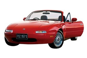 【あの頃、あいつと風になった】オープンカーの魅力を現代に蘇らせた傑作　初代「ロードスター」