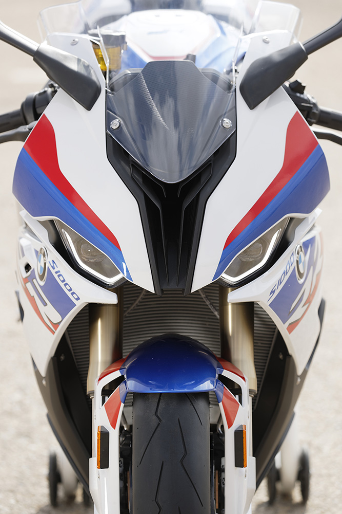 BMWのスーパースポーツバイク「S 1000 RR」から新開発並列4気筒エンジンを搭載した新型モデルが登場