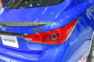 約693万円！ 日産「“新”スカイライン」がスゴイ！ 「究極のスポーツセダン」「美しい」声もある「後輪駆動モデル」！ 400馬力超え「V6TT」搭載の「400R Limited」が話題に