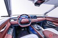 【ベトナム】三菱「“3列”SUV」初公開！ まさかの「FF」だけど「走破性」はバッチリ！ ツルツルデザイン＆高級感内装もいいDSTコンセプト登場