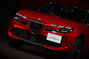 アルファロメオ初のEVにしてラインアップ最小のSUV！　新生「ジュニア」がいよいよ日本上陸